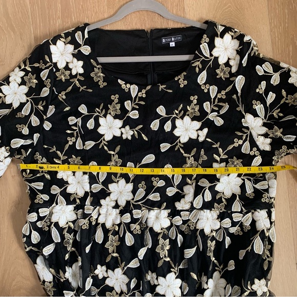 Embroidered dress - Picture 9 of 11